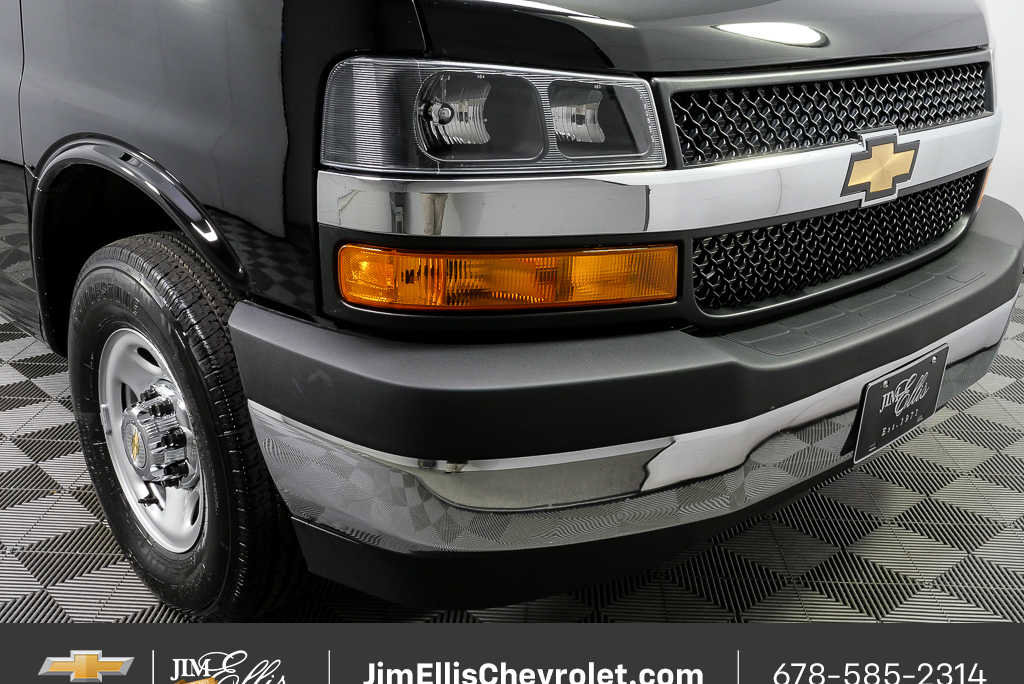 New 2025 Chevrolet Express 3500 LT w/ LT Preferred Equipment Group image 31