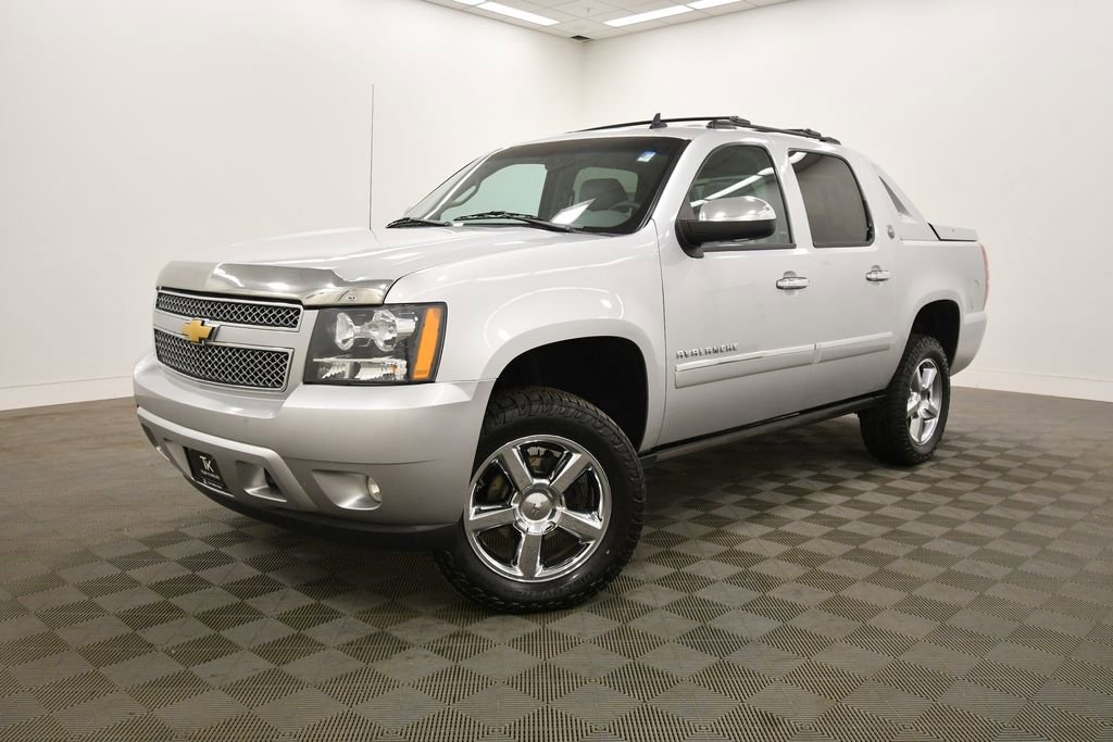 Used 2013 Chevrolet Avalanche LTZ AWD/4WD image 2