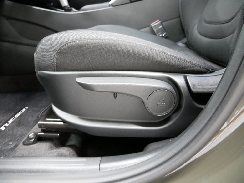 Certified 2025 Hyundai Tucson SE AWD/4WD image 13