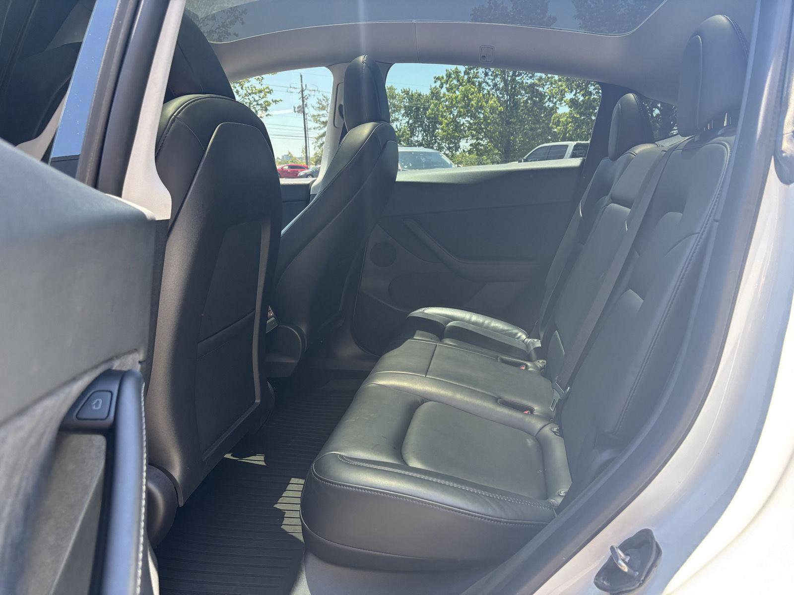 Used 2021 Tesla Model Y Long Range AWD/4WD image 22