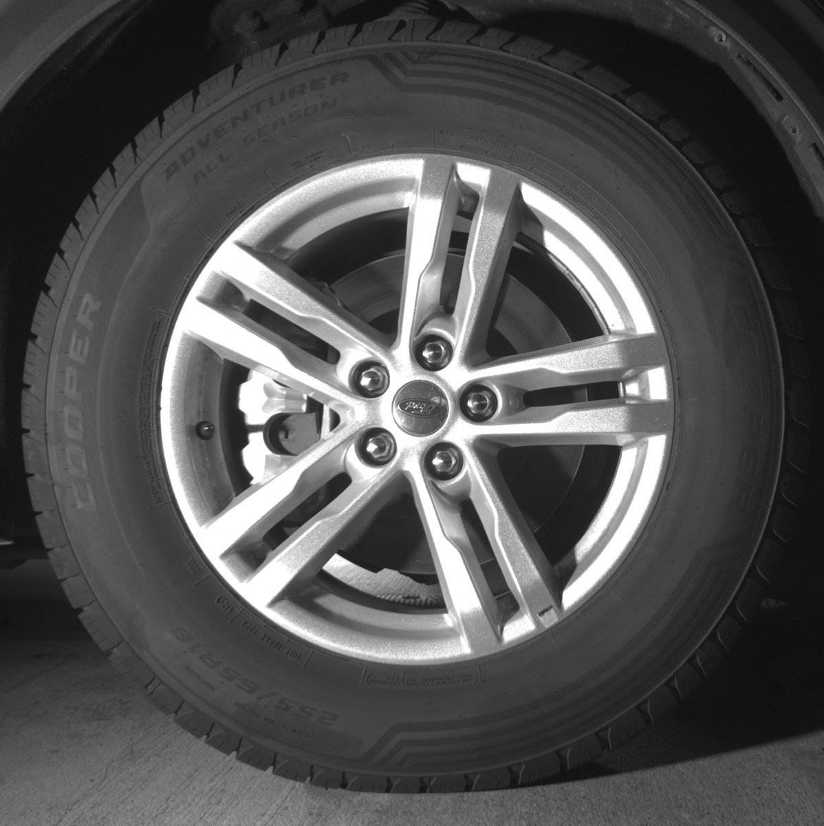 Used 2024 Ford Explorer XLT w/ Equipment Group 202A RWD image 13