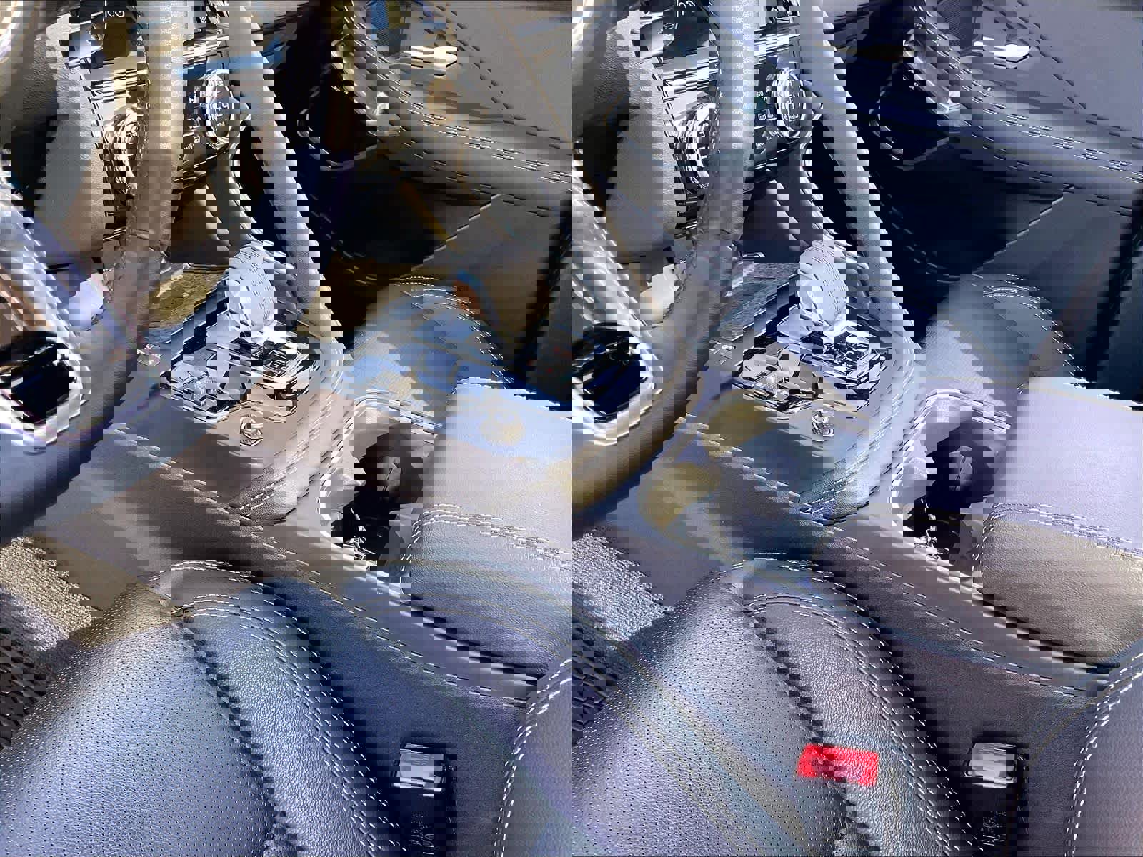 Used 2024 Jaguar E-PACE R-Dynamic SE image 18