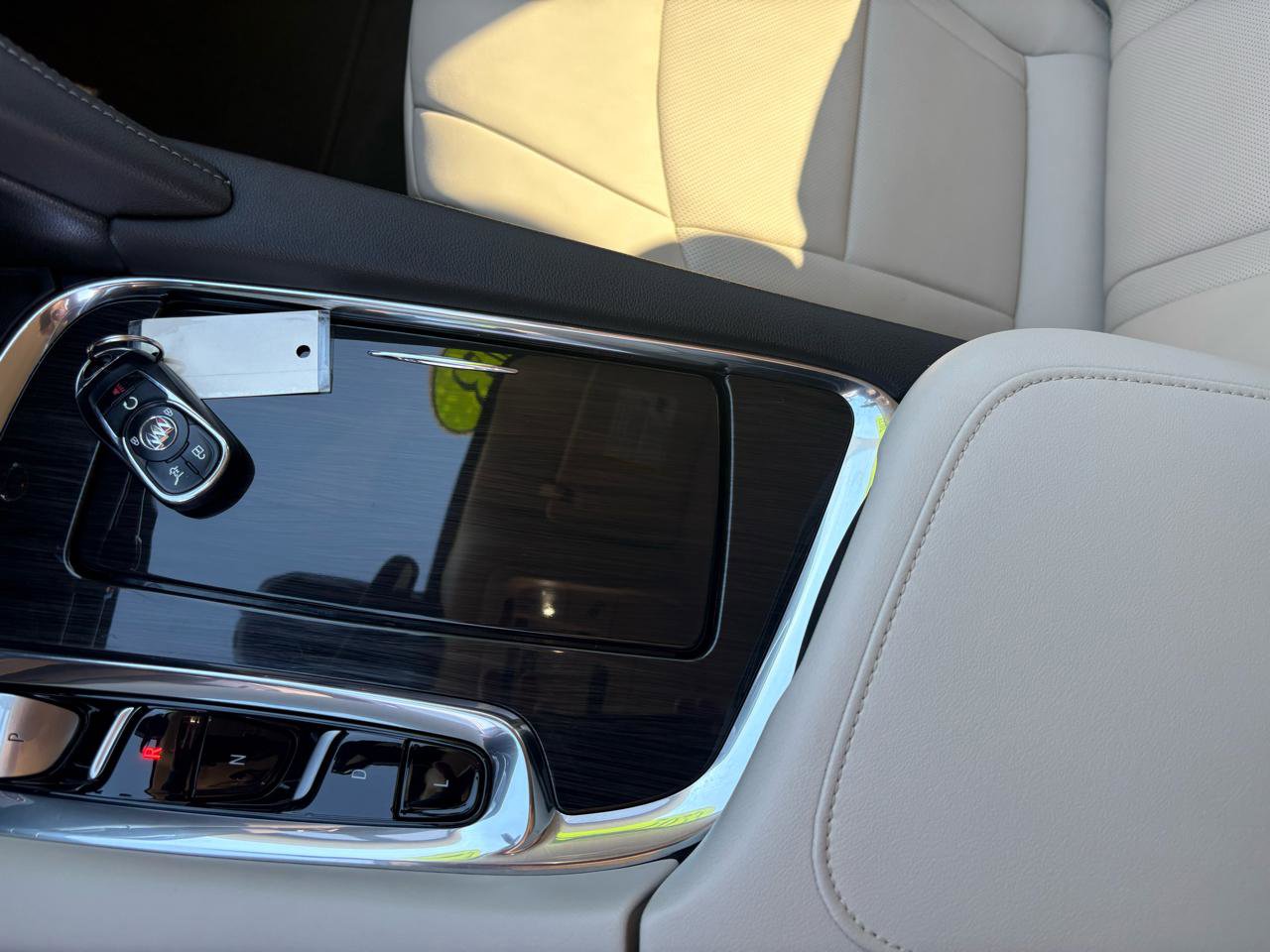 Used 2023 Buick Enclave Essence image 25