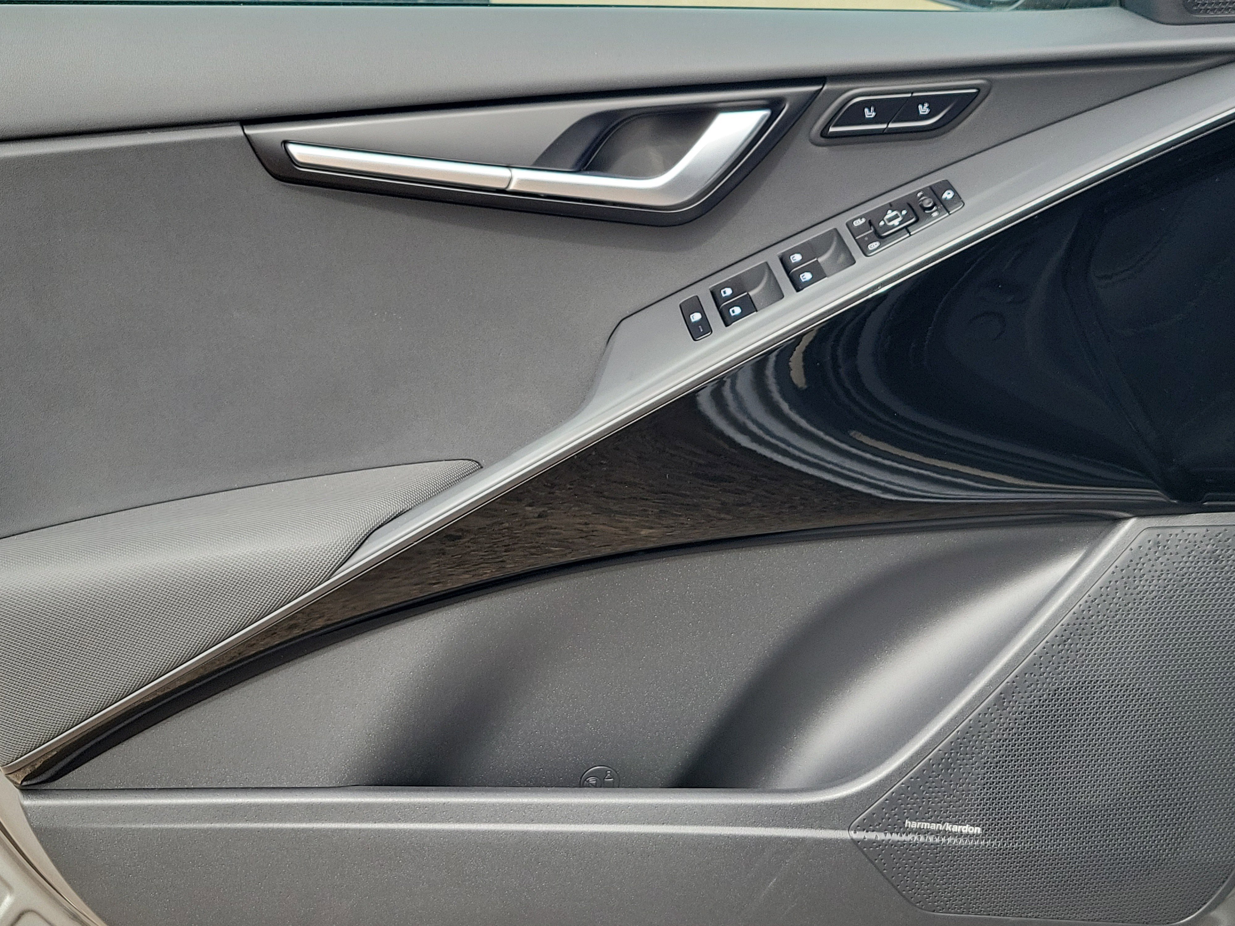 New 2025 Kia Niro Wave w/ Wave Preserve Package FWD image 6