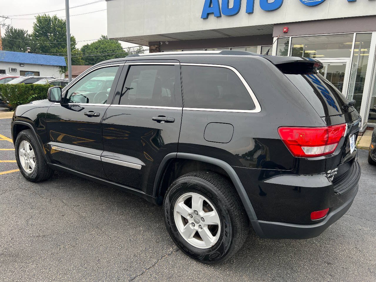 Used 2012 Jeep Grand Cherokee Laredo w/ Laredo E Group AWD/4WD image 13
