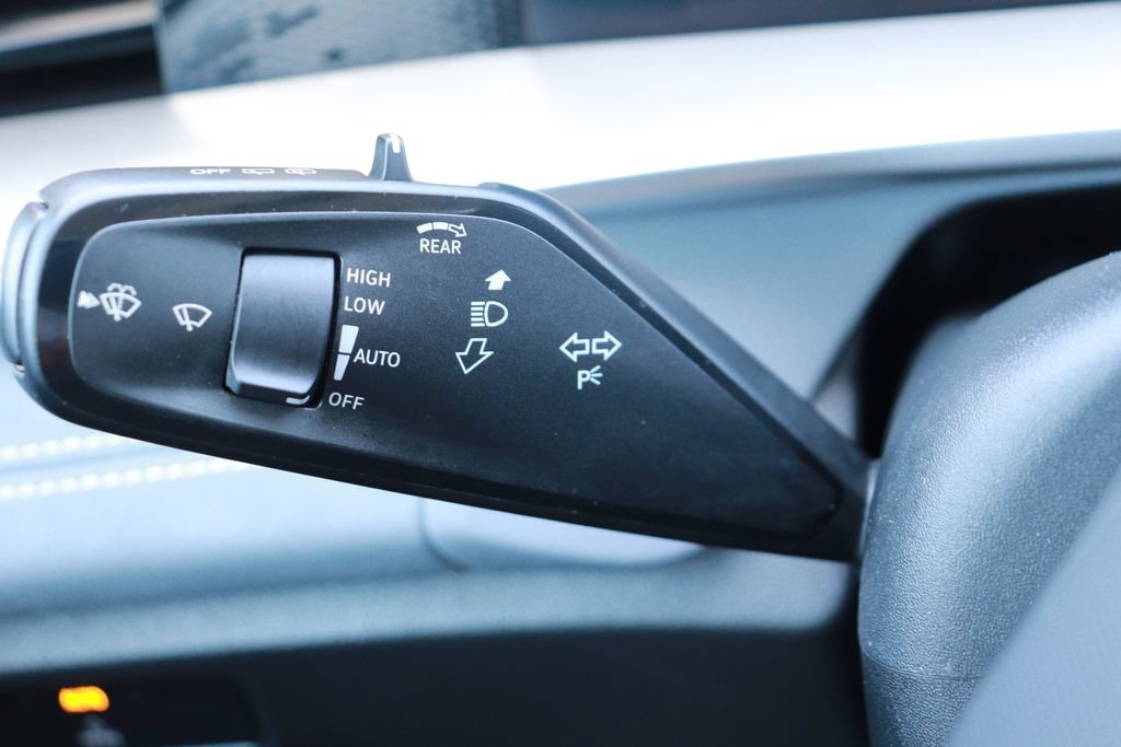 Used 2026 Volkswagen Tiguan SE FWD image 21