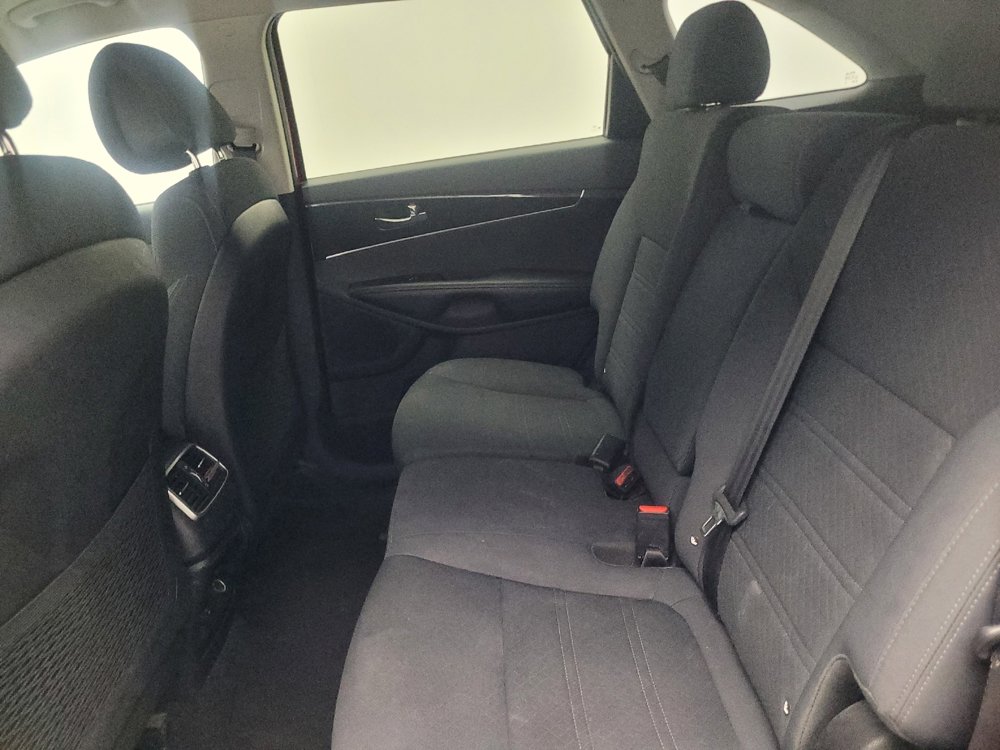 Used 2016 Kia Sorento LX image 18