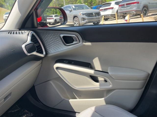Used 2023 Kia Soul LX w/ LX Technology Package image 28