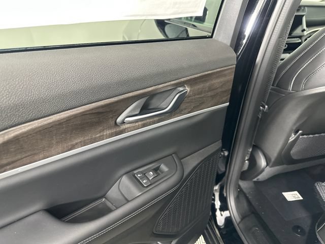New 2026 Jeep Grand Cherokee Altitude AWD/4WD image 13