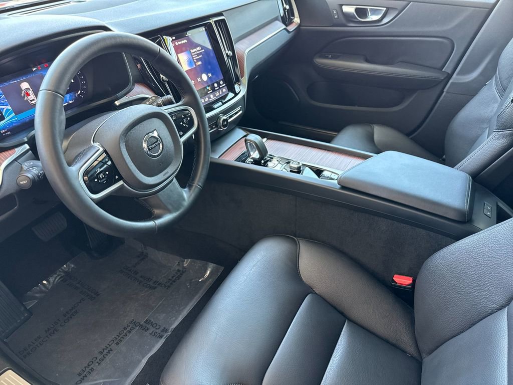 Certified 2025 Volvo V60 B5 Cross Country Plus AWD/4WD image 9