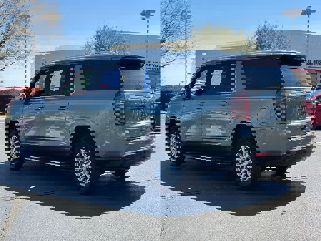 Used 2024 Chevrolet Suburban LT image 11