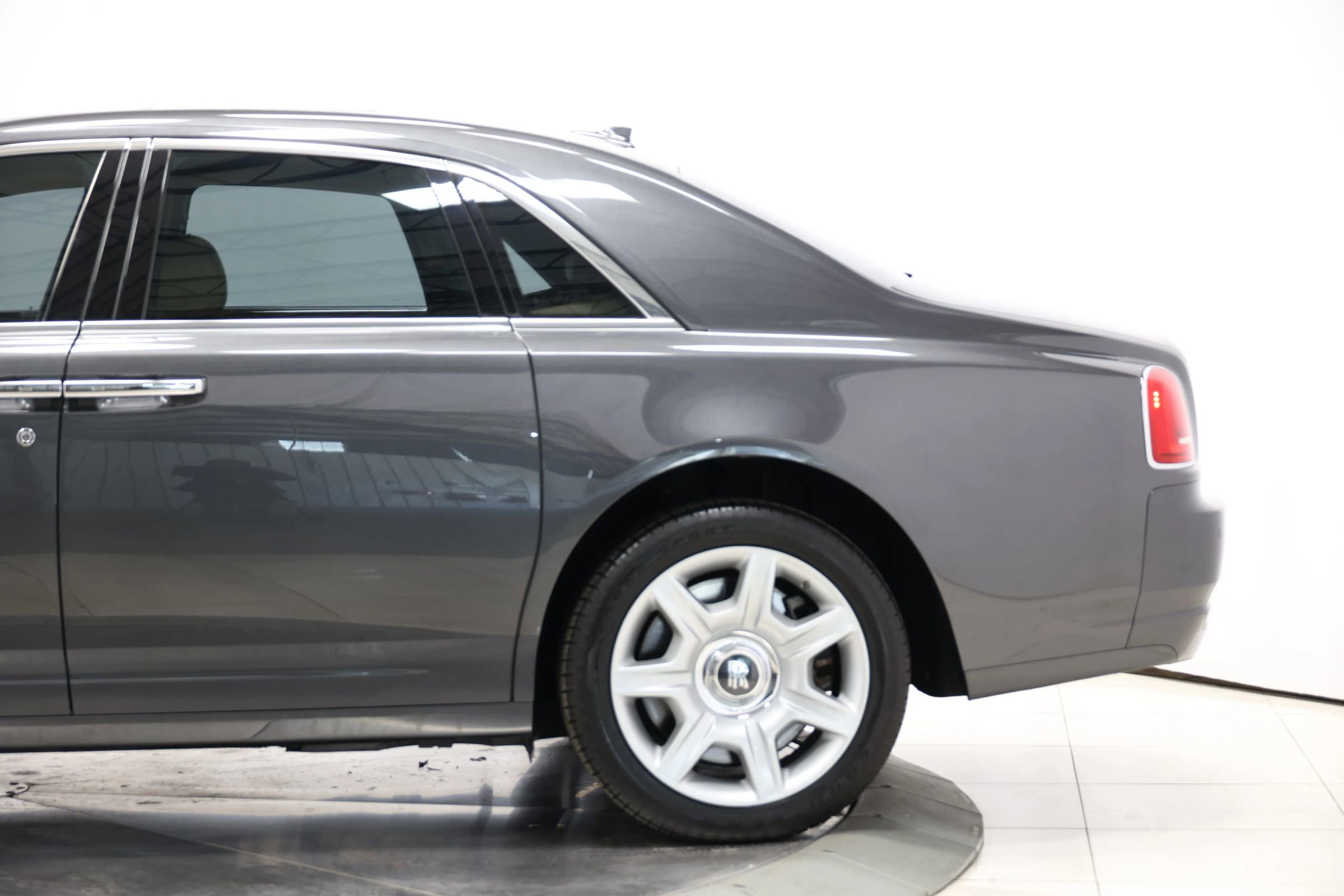 Used 2011 Rolls-Royce Ghost image 10