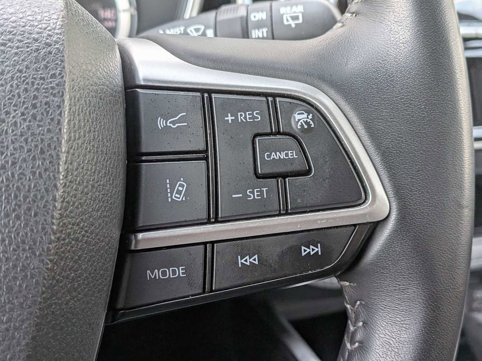 Used 2023 Toyota Highlander XLE AWD/4WD image 25