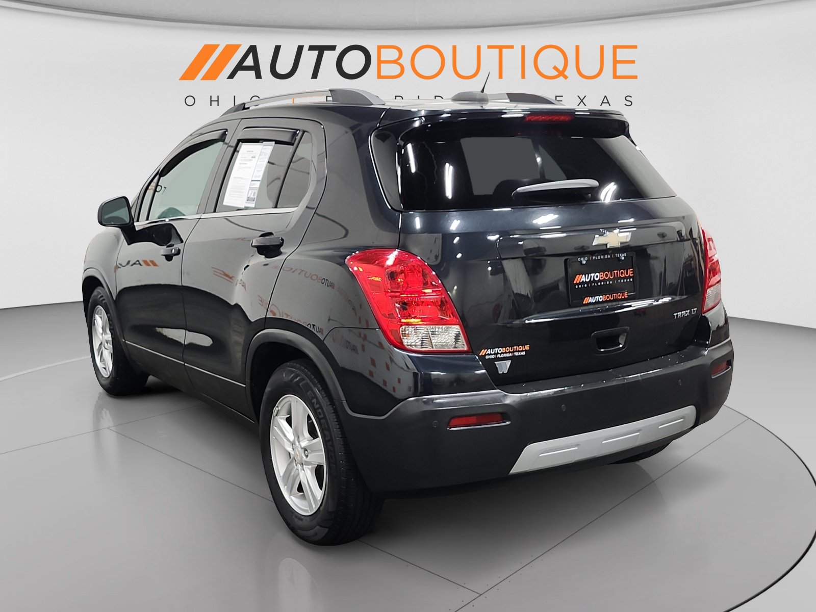 Used 2016 Chevrolet Trax LT w/ LT Sun and Sound Package FWD image 3