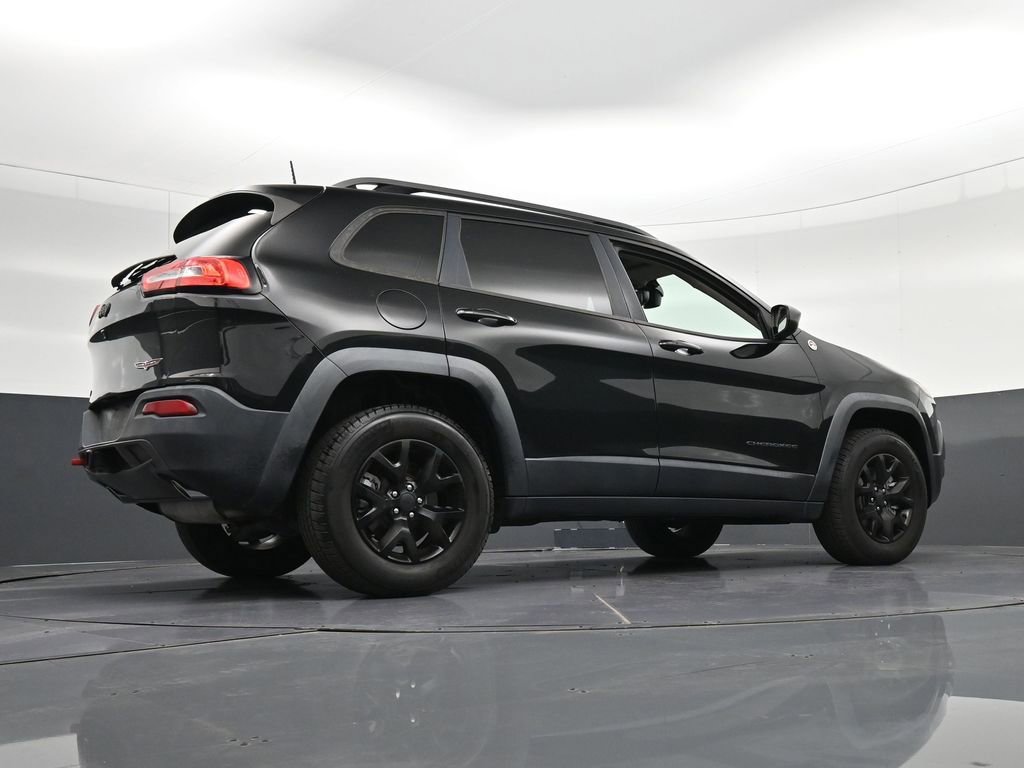 Used 2017 Jeep Cherokee Trailhawk w/ Comfort/Convenience Group AWD/4WD image 31