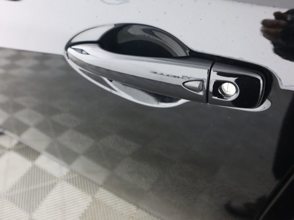 Certified 2025 Nissan Versa SR w/ Trunk Package image 29