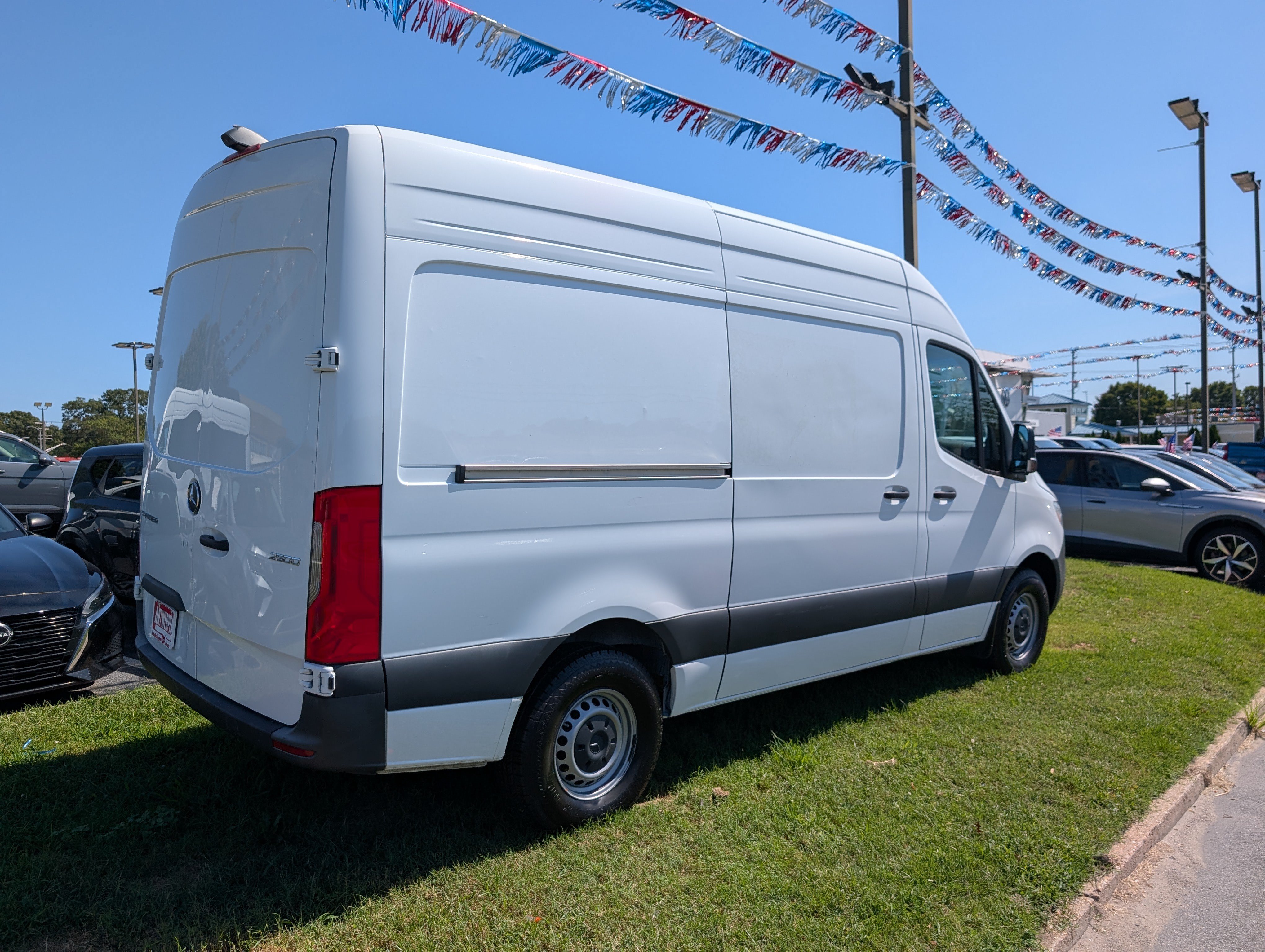 Used 2025 Mercedes-Benz Sprinter 2500 image 3