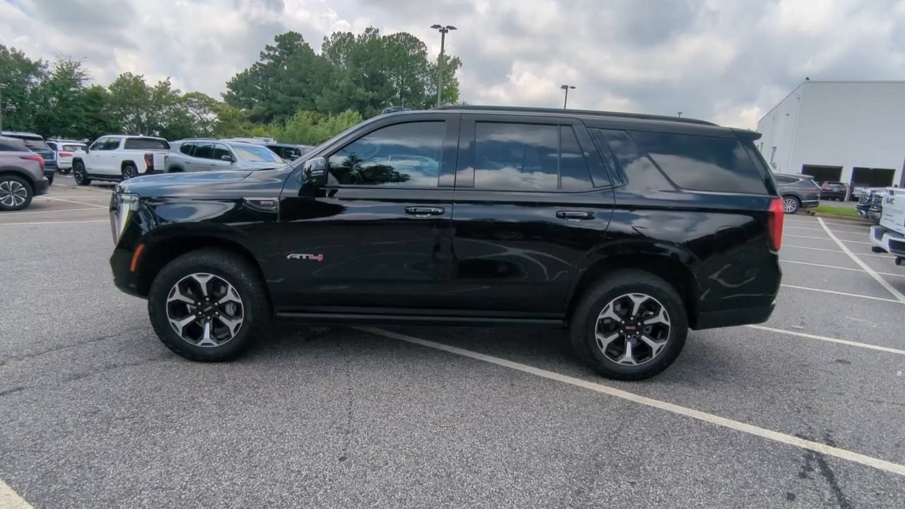 Used 2025 GMC Yukon AT4 w/ AT4 Premium Package AWD/4WD image 5