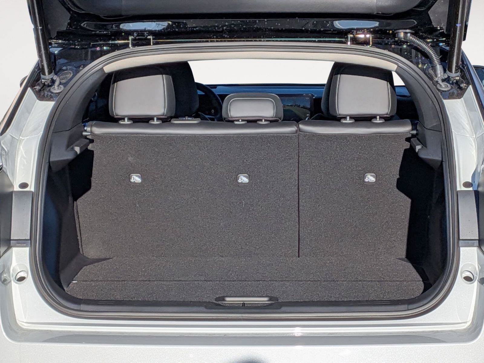 New 2026 Nissan Leaf Platinum+ w/ Cargo Package (Platinum+) FWD image 16