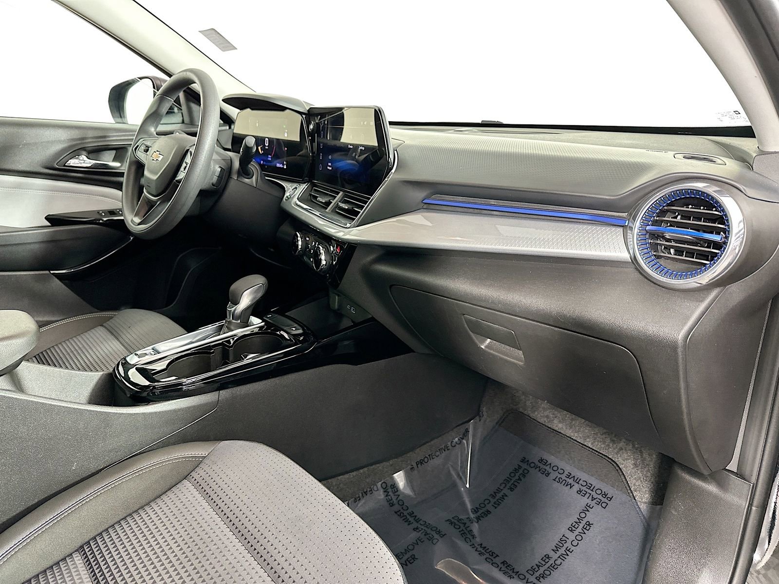 Used 2025 Chevrolet Trax LT image 27