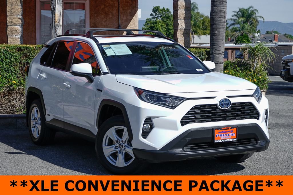 Used 2019 Toyota RAV4 XLE w/ Convenience Package image 2