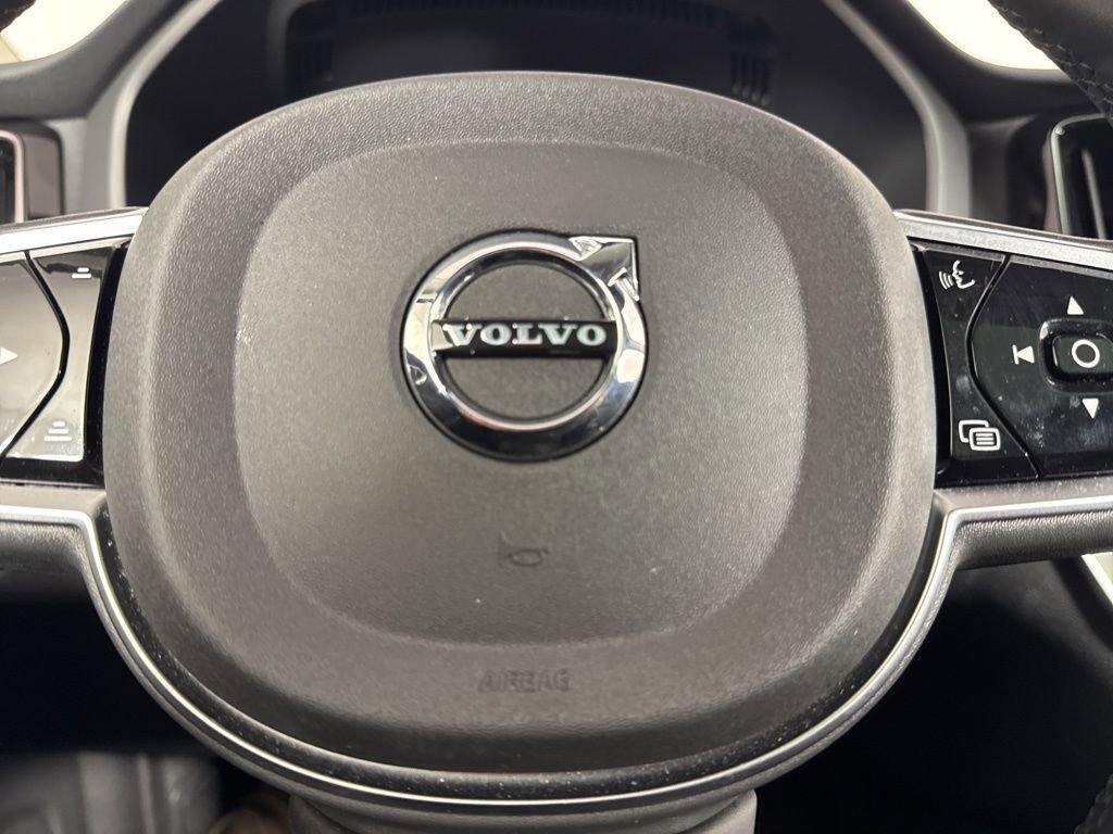 Used 2025 Volvo XC60 B5 Plus image 35