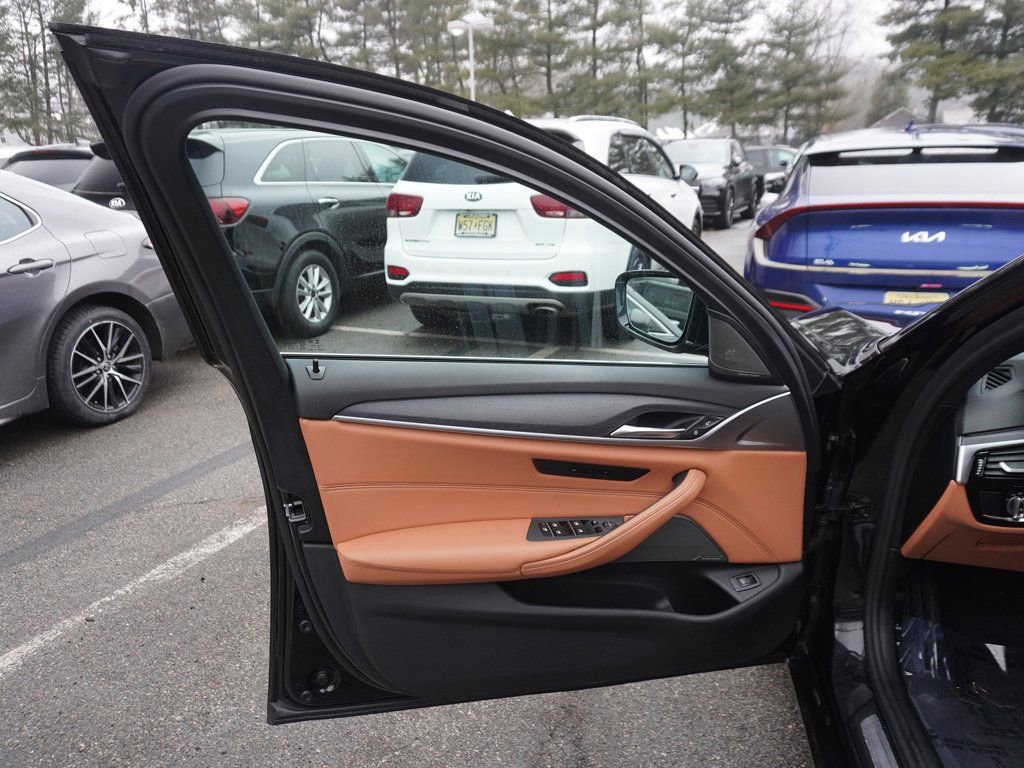 Used 2023 BMW 540i xDrive w/ Premium Package image 29