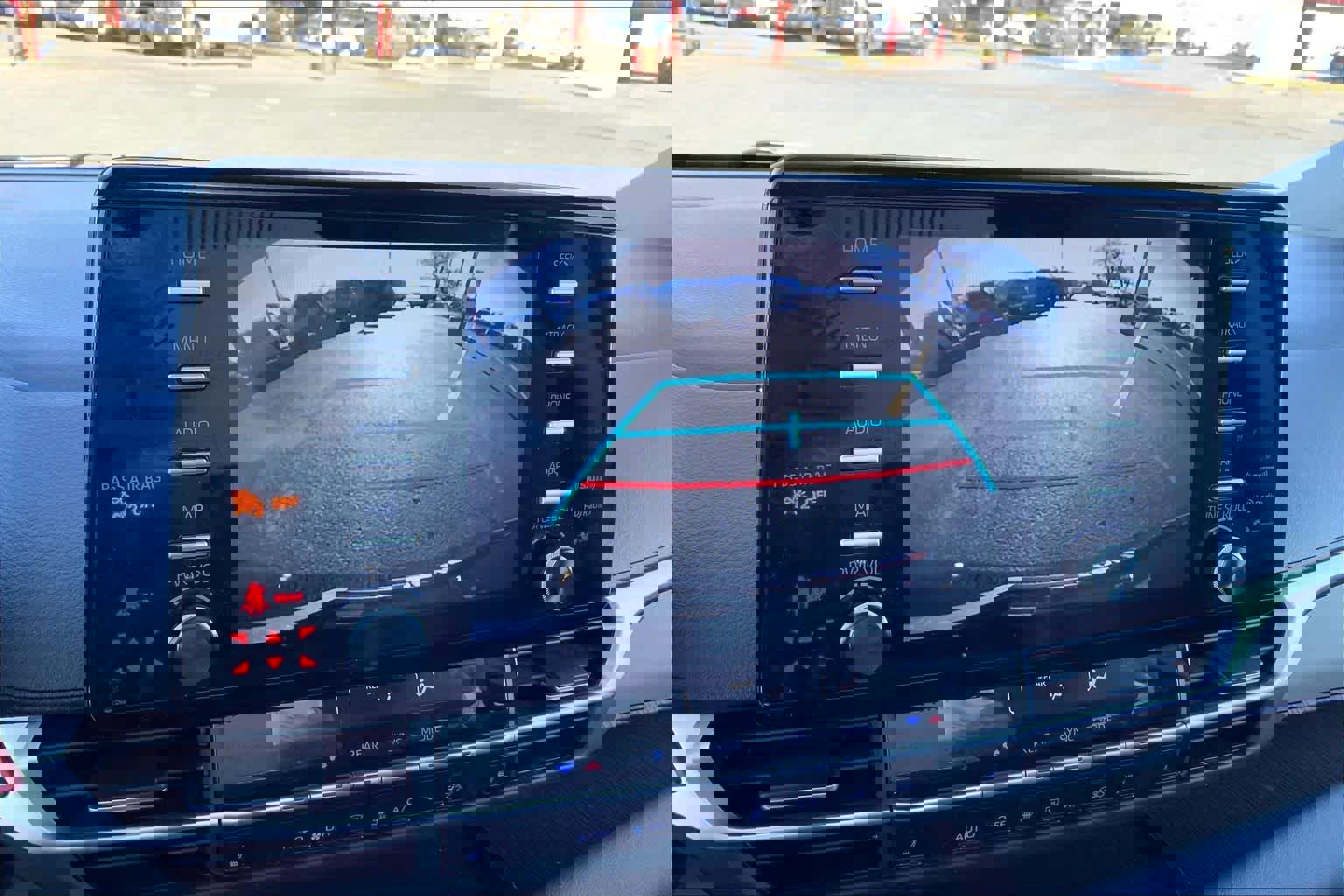 Used 2023 Toyota Sienna XLE image 26