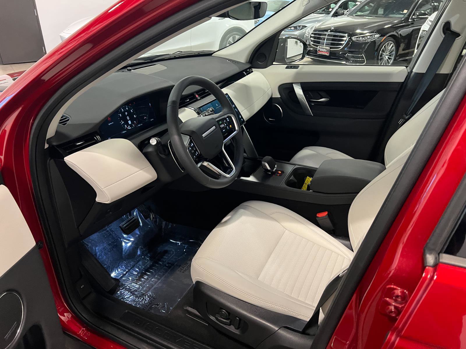 Used 2025 Land Rover Discovery Sport S image 10