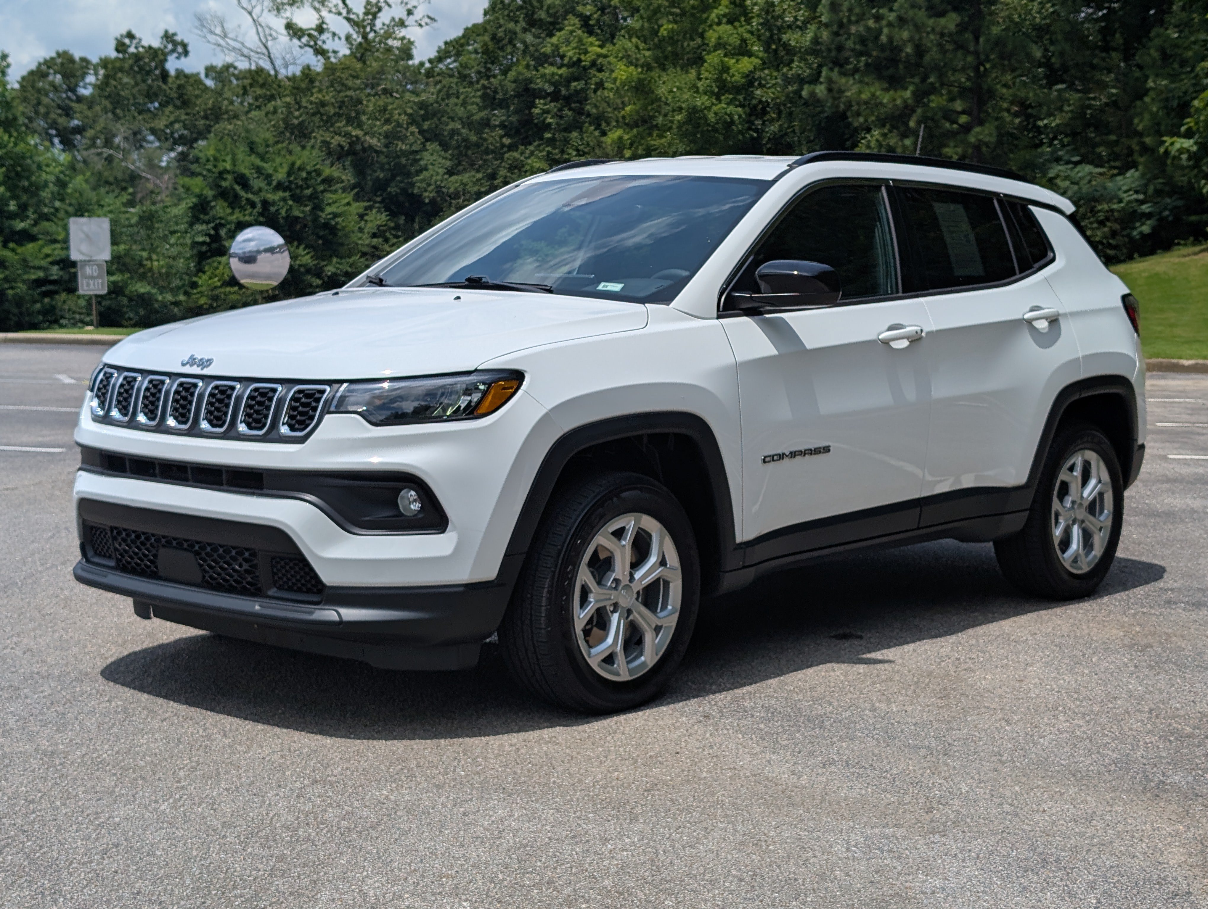 Used 2024 Jeep Compass Latitude AWD/4WD image 5