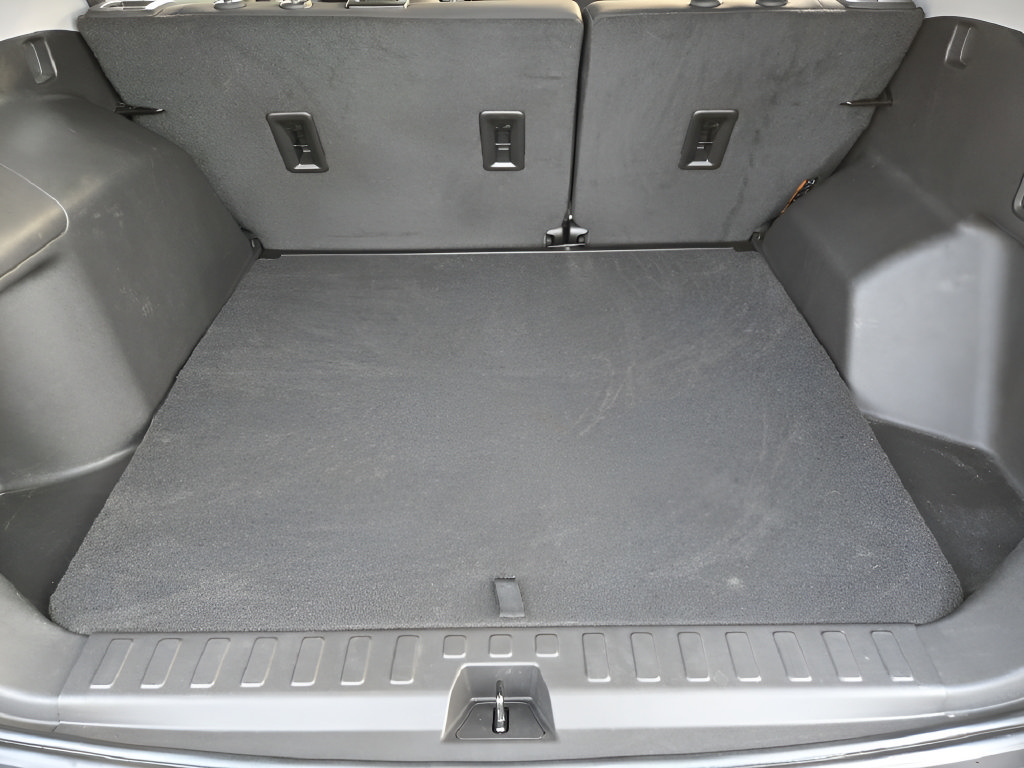 Used 2024 GMC Terrain SLE w/ Driver Convenience Package FWD image 30