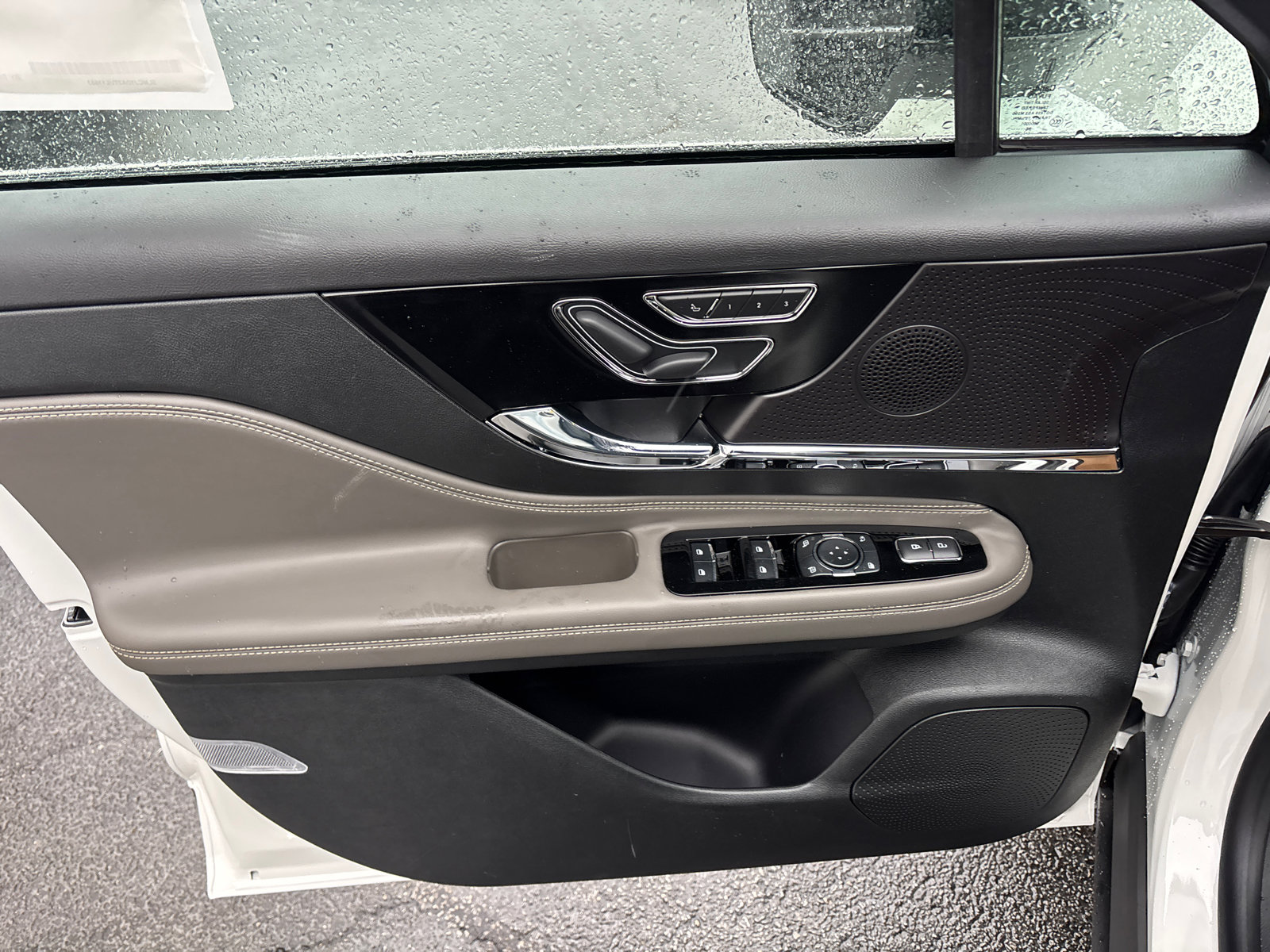 New 2026 Lincoln Corsair Premiere image 11