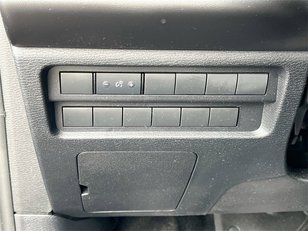 Used 2024 Mitsubishi Outlander ES image 10