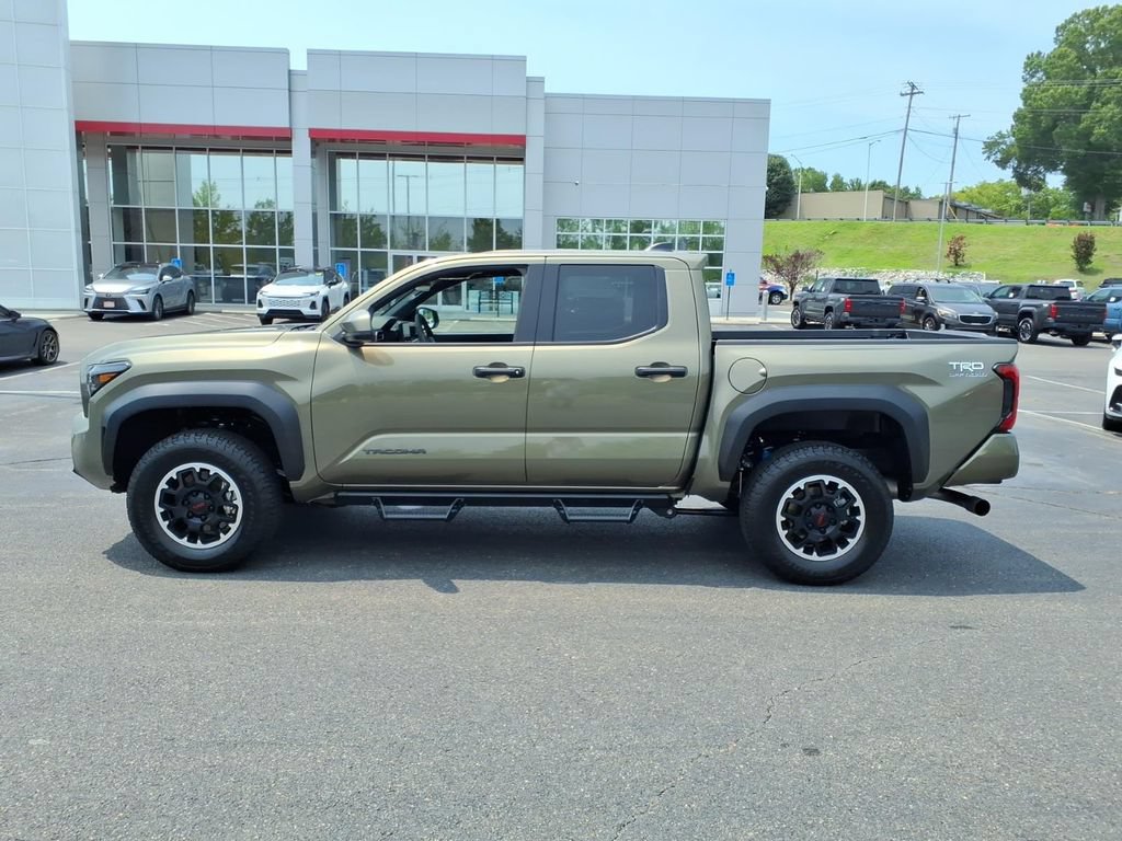Certified 2026 Toyota Tacoma TRD Off-Road AWD/4WD image 22