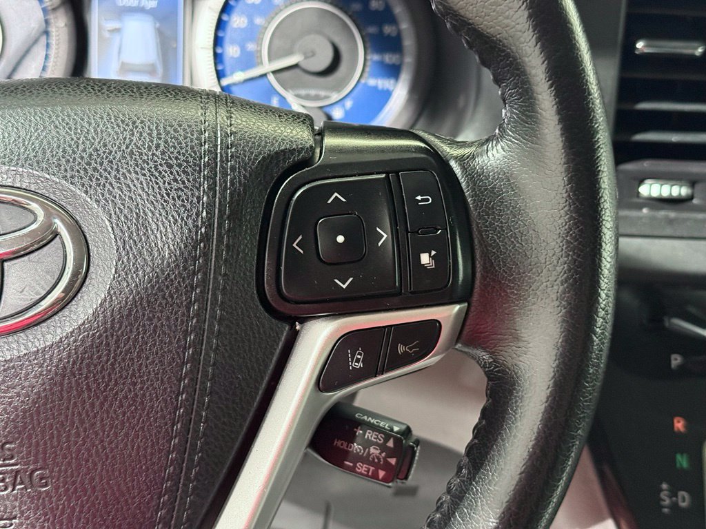 Used 2020 Toyota Sienna XLE w/ Carpet Mat Package FWD image 27