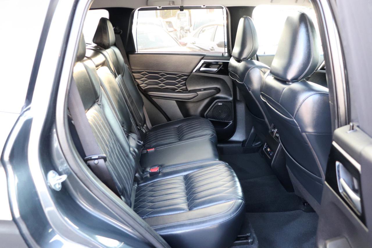 Used 2025 Mitsubishi Outlander SEL FWD image 15