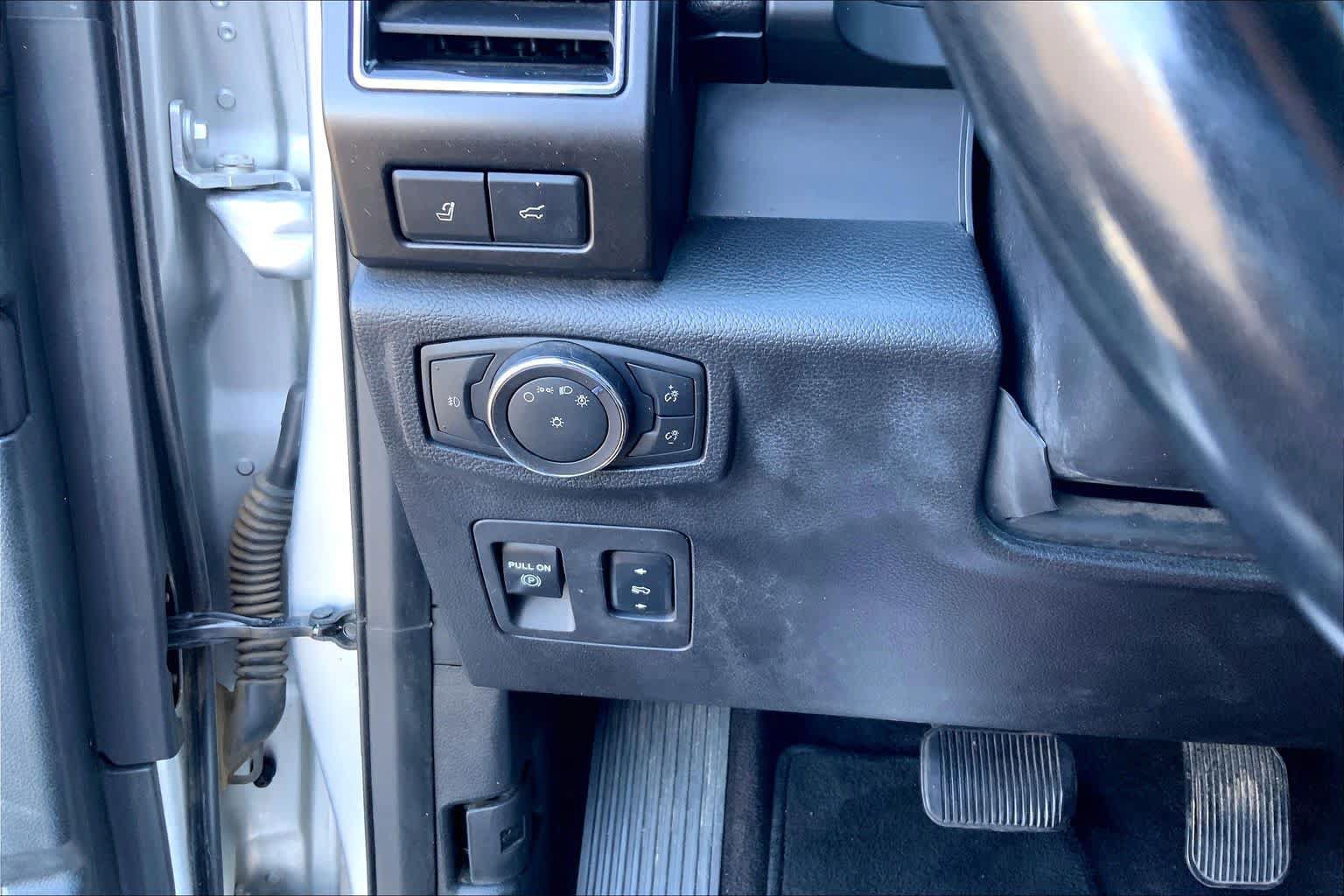 Used 2018 Ford Expedition Max Limited RWD image 35