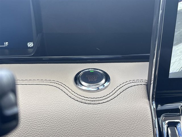 Used 2024 Lincoln Navigator L Reserve image 17