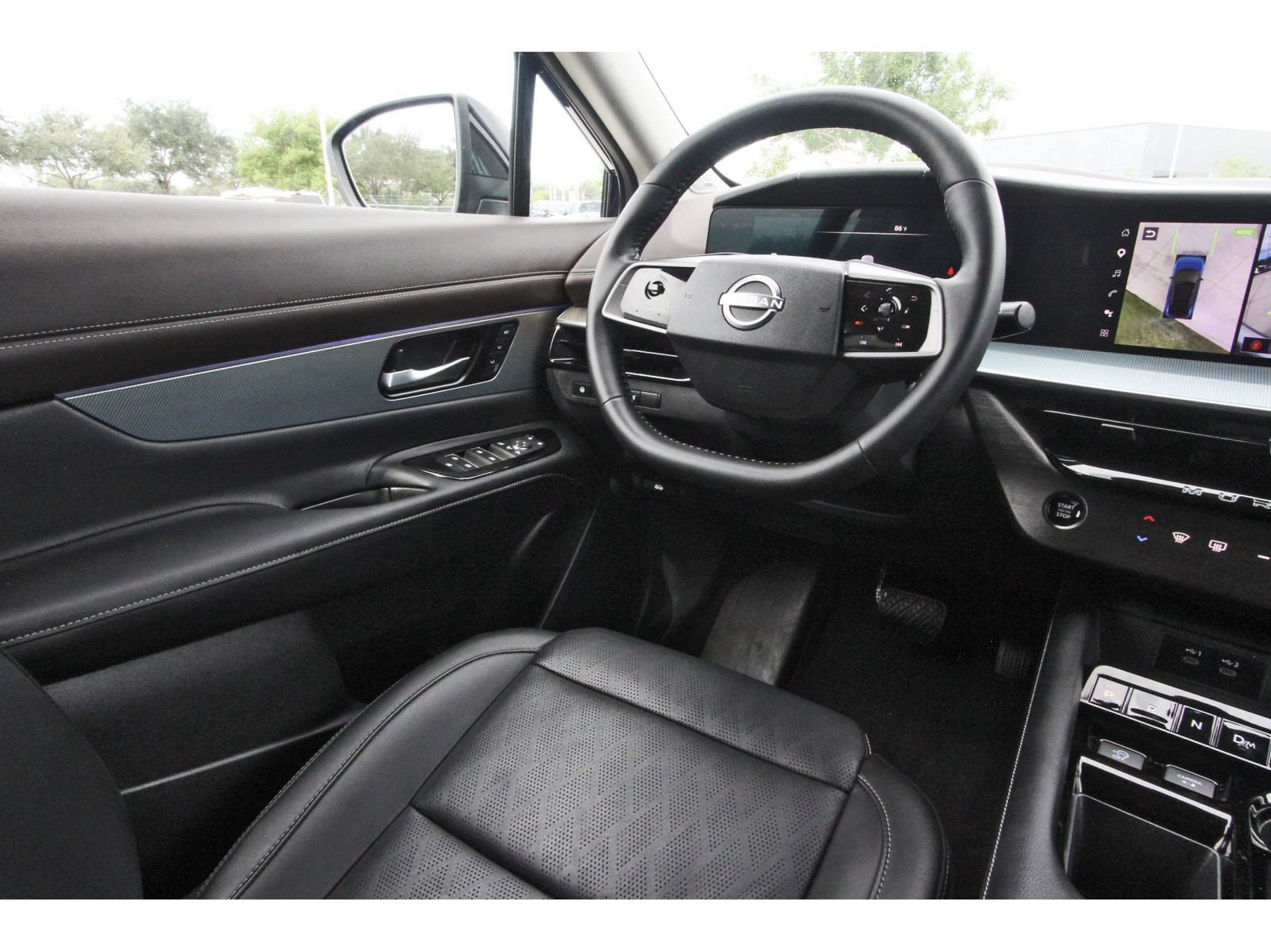 Certified 2025 Nissan Murano Platinum w/ Cargo Package AWD/4WD image 12