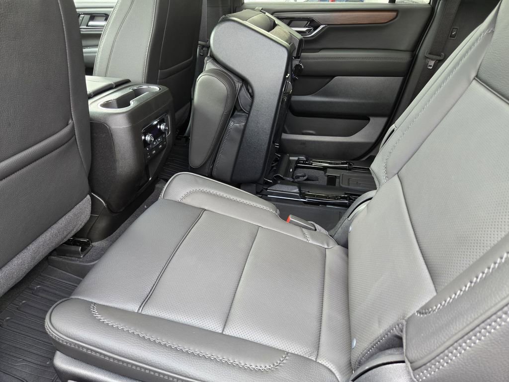 New 2026 GMC Yukon XL Denali w/ Denali Reserve Package AWD/4WD image 17