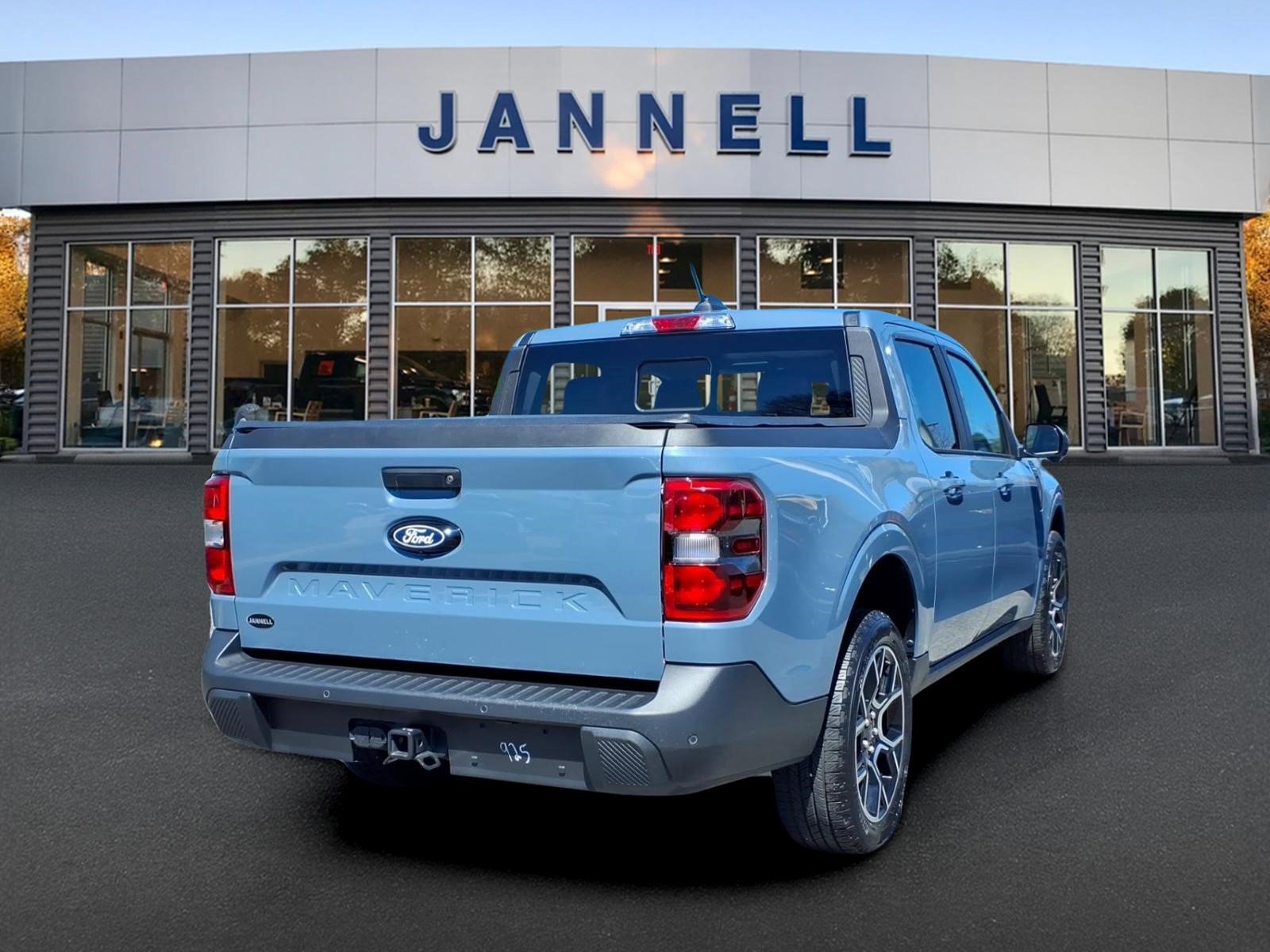 Used 2025 Ford Maverick Lariat w/ 4K Tow Package image 5