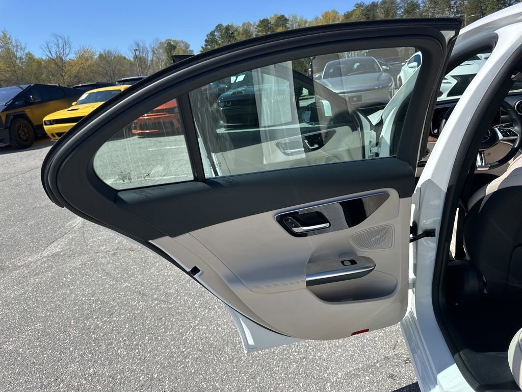 Used 2025 Mercedes-Benz C 300 4MATIC Sedan image 26