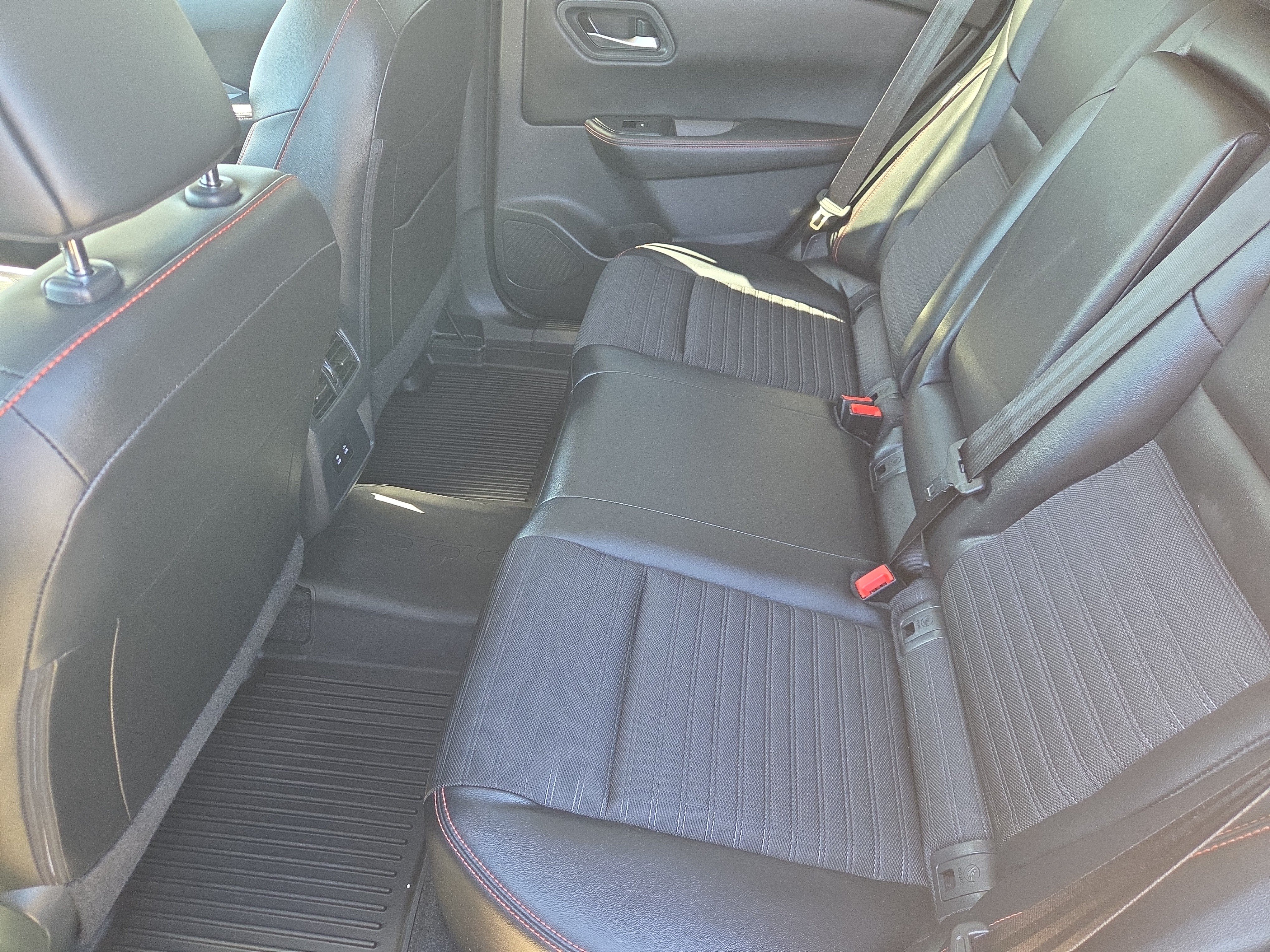 Used 2025 Nissan Rogue SV AWD/4WD image 13