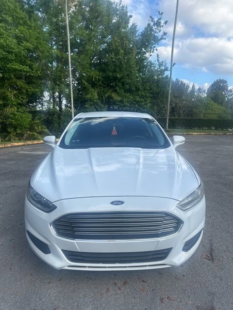 Used 2016 Ford Fusion SE image 2