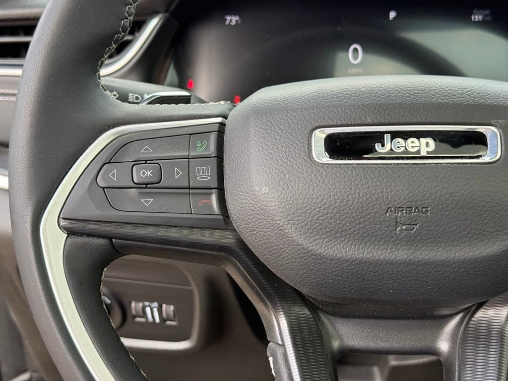Used 2025 Jeep Grand Cherokee L Altitude AWD/4WD image 15