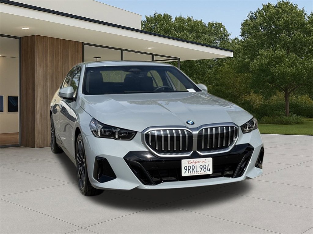 Used 2025 BMW 530i xDrive w/ M Sport Package image 6
