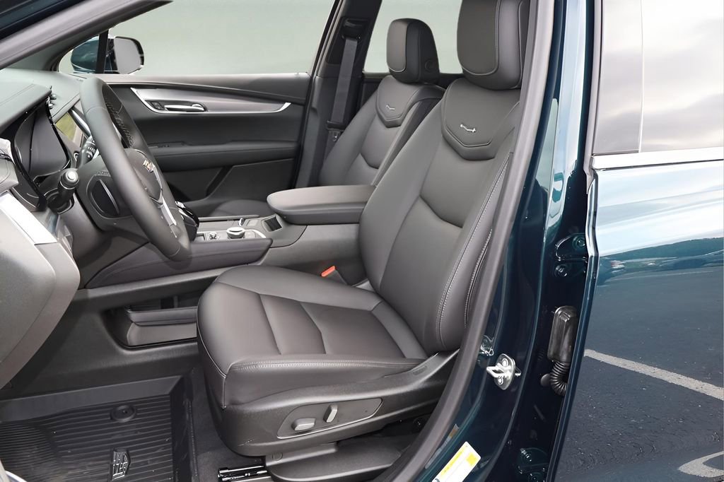 New 2026 Cadillac XT5 Luxury w/ LPO, ONYX Package FWD image 12
