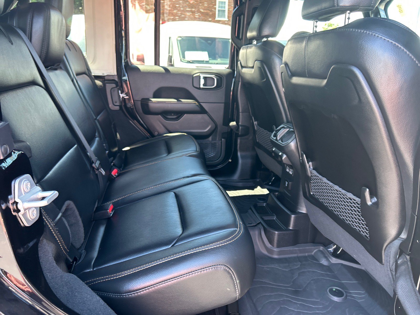 Used 2025 Jeep Wrangler Unlimited Sahara AWD/4WD image 19