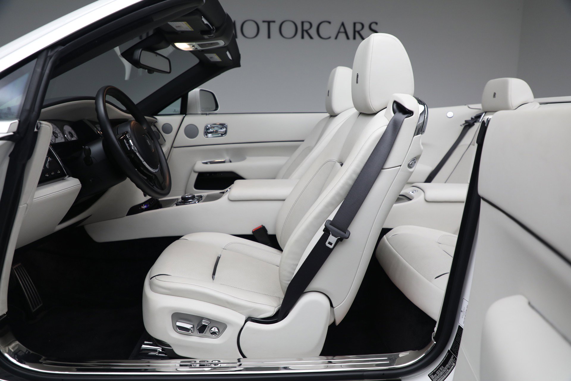 Certified 2018 Rolls-Royce Dawn image 30