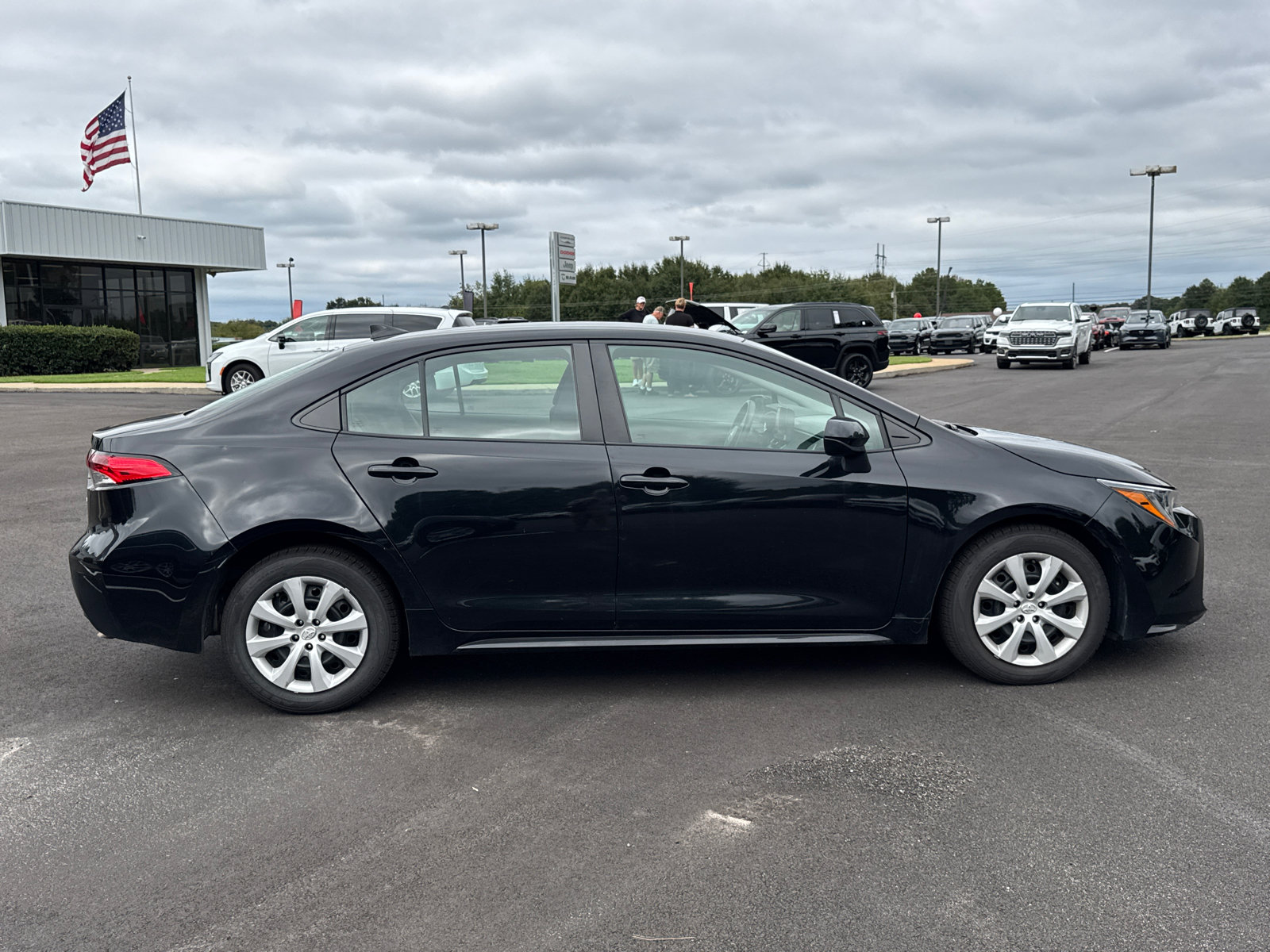 Used 2024 Toyota Corolla LE FWD image 4